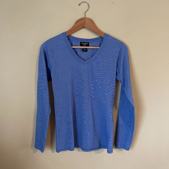 Studio 33 light blue long sleeve fitted cotton poly V-neck knit top, med, large - Picture 2 of 10